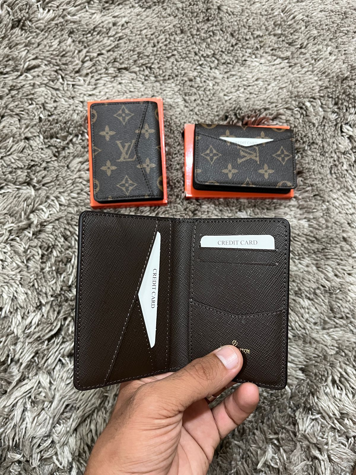 💳 حافظ على بطاقاتك بأمان وأناقة 💳