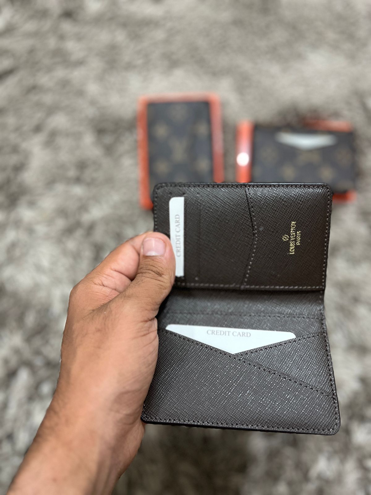 💳 حافظ على بطاقاتك بأمان وأناقة 💳